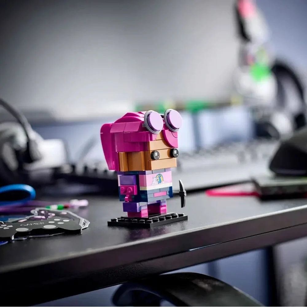 LEGO Fortnite Brickheadz Brite Bomber 40728 (151 Pieces) Building Set - Picture 3 of 4